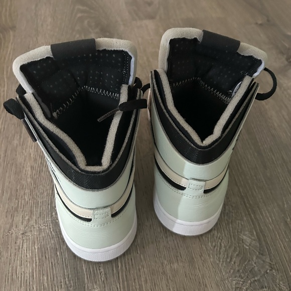 Women’s Air Jordan Zoom Comfort ‘Easter’ - Picture 5 of 5